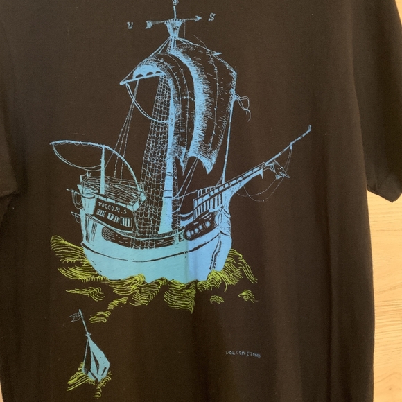 Vintage Rare Volcom graphic-tee - Picture 3 of 3